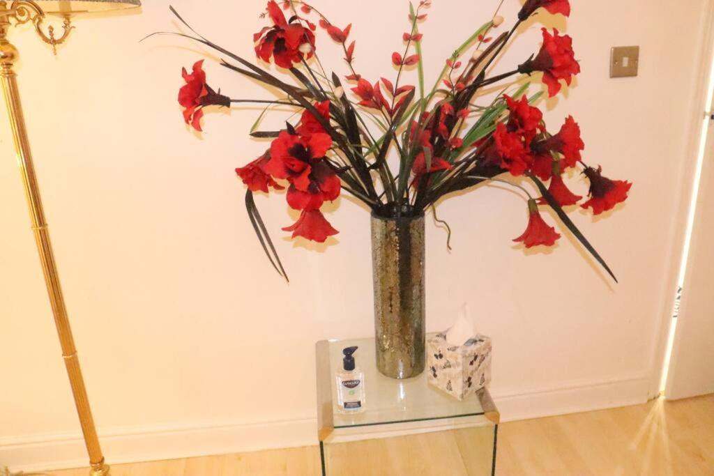 Apartment Skyline Haven - Modern 2B, Parking, Wifi & 4Ktv